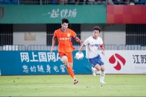 鲁媒:山东泰山队启程赴成都,20岁小将彭逸翔首次跟队前往客场