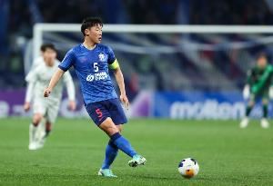 足球报:申花近3战丢9球防守端令人担忧 朱辰杰力争上海德比复出