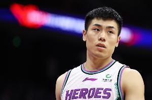 媒体人:刘毅张旭已经和山东男篮完成续约 王证将上调一线队