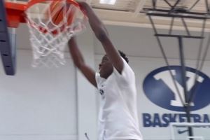 练起来了!26年NBA状元热门AJ-迪班萨在杨百翰大学开练