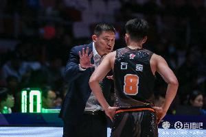 媒体人:清华关键时刻打法略显单一 石奎or隰泰诚发挥受限就危矣