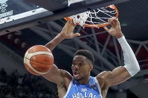 掌握命运!字母哥摧毁西班牙内线 爆砍25分14板9助淘汰对手锁第1