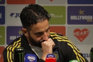 不满记者提问!阿莫林:有时判罚对我们不利 今天丢的球训练练过