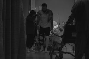 乌度卡:范弗里特因为药物作用头有点晕 不过已经在积极康复