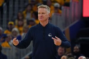 科尔:上场时间管理对于年龄较大的球队始终是个考量因素