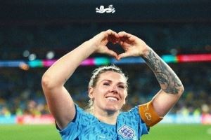 切尔西女足队长米莉-布赖特宣布从英格兰退役:无法兼顾两边了