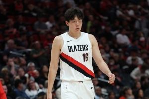 媒体人:杨瀚森起点不算特别高 但三场季前赛每场都有明显的进步