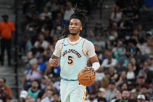 9失误太多了!卡斯尔12中5拿到16分5板6助1断1帽