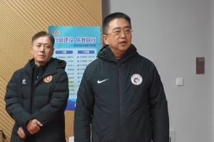 沈阳市委副书记亲临更衣室祝贺铁人:明年在中超继续展现铁人精神