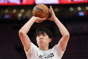 解说:开拓者对杨瀚森有培养意愿 但他尚未赢得进常规轮转的信任