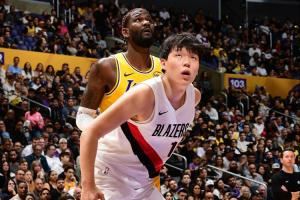 下半场未获信任几乎枯坐板凳!杨瀚森表现低迷全场仅1分1板1失误