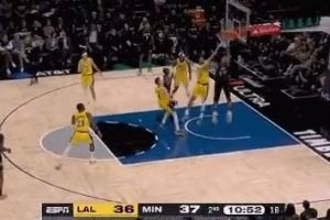 随便扣!戈贝尔顺下单臂空接隔扣海斯