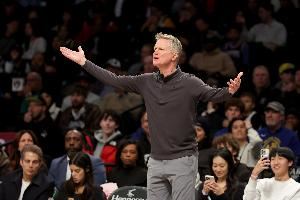  完全放弃低位单打？科尔：进攻停滞时可以用 球员需要阅读比赛