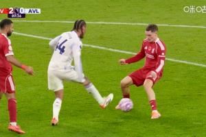 😕维尔茨顶在中锋17分钟,4触球2丢球权1次离谱长传1次穿裆被过