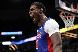  16中13砍生涯新高33分+10板！活塞主帅：杜伦统治级表现 太棒了