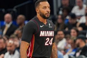  鲍威尔：想把科比的心态、韦德的技术结合成我的打球风格