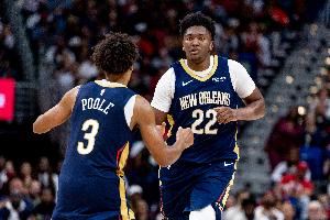  手感冰凉！普尔半场5中0仅靠罚球拿到4分 三分4中0